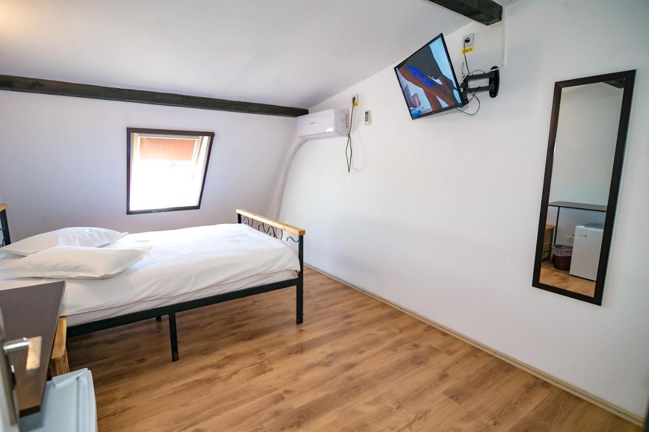 Hotel Neata Vama Veche Zewnętrze zdjęcie